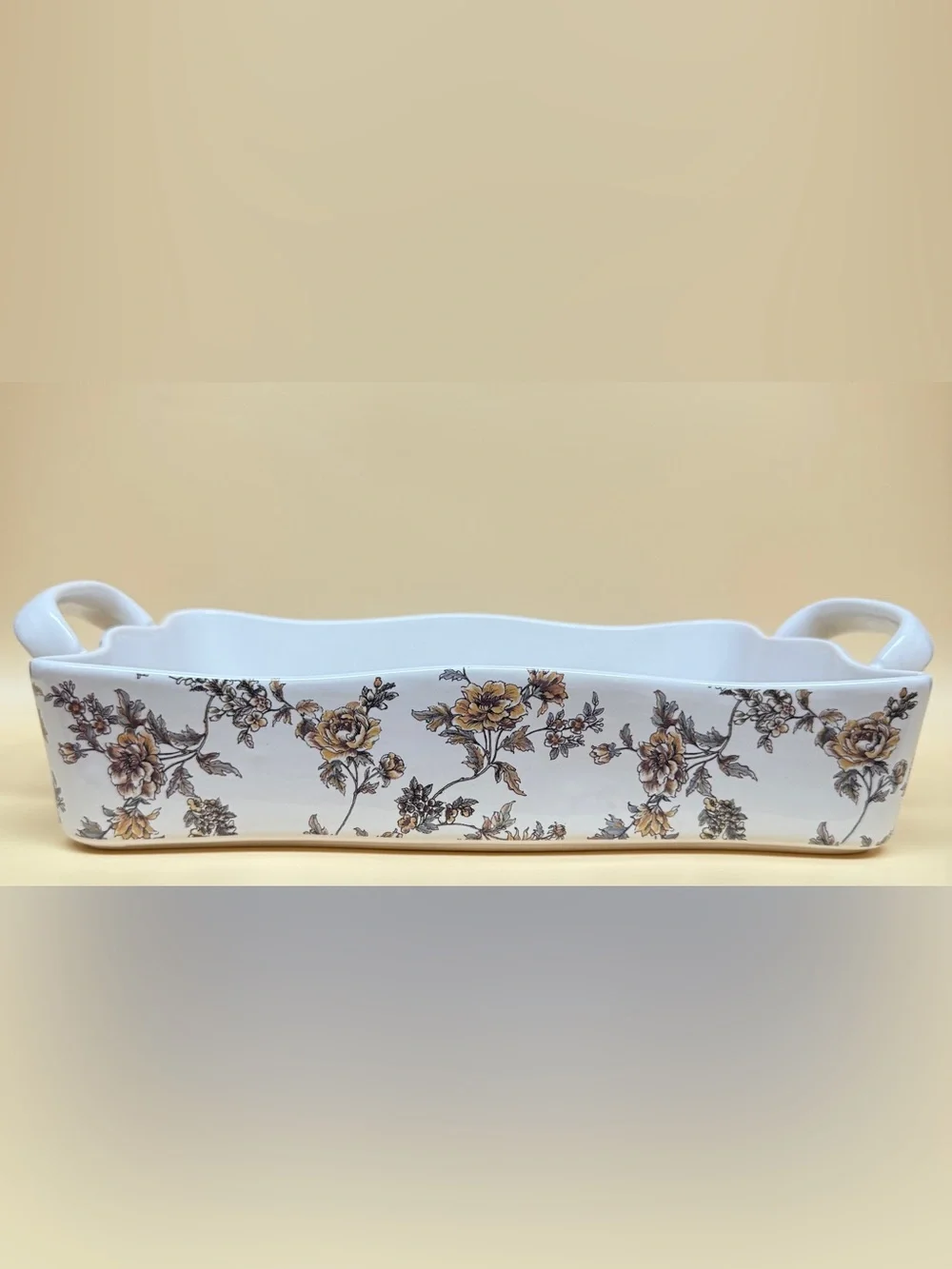 Sur La Table White Stoneware Scalloped Serving/ Baking Dish